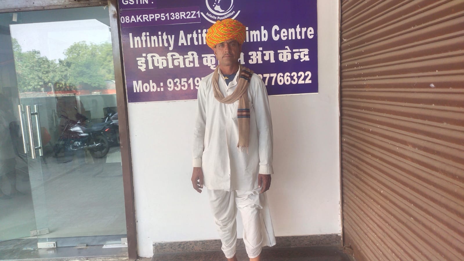 RCI-certified prosthetists fitting custom below-knee prosthetic limbs in Jaipur
